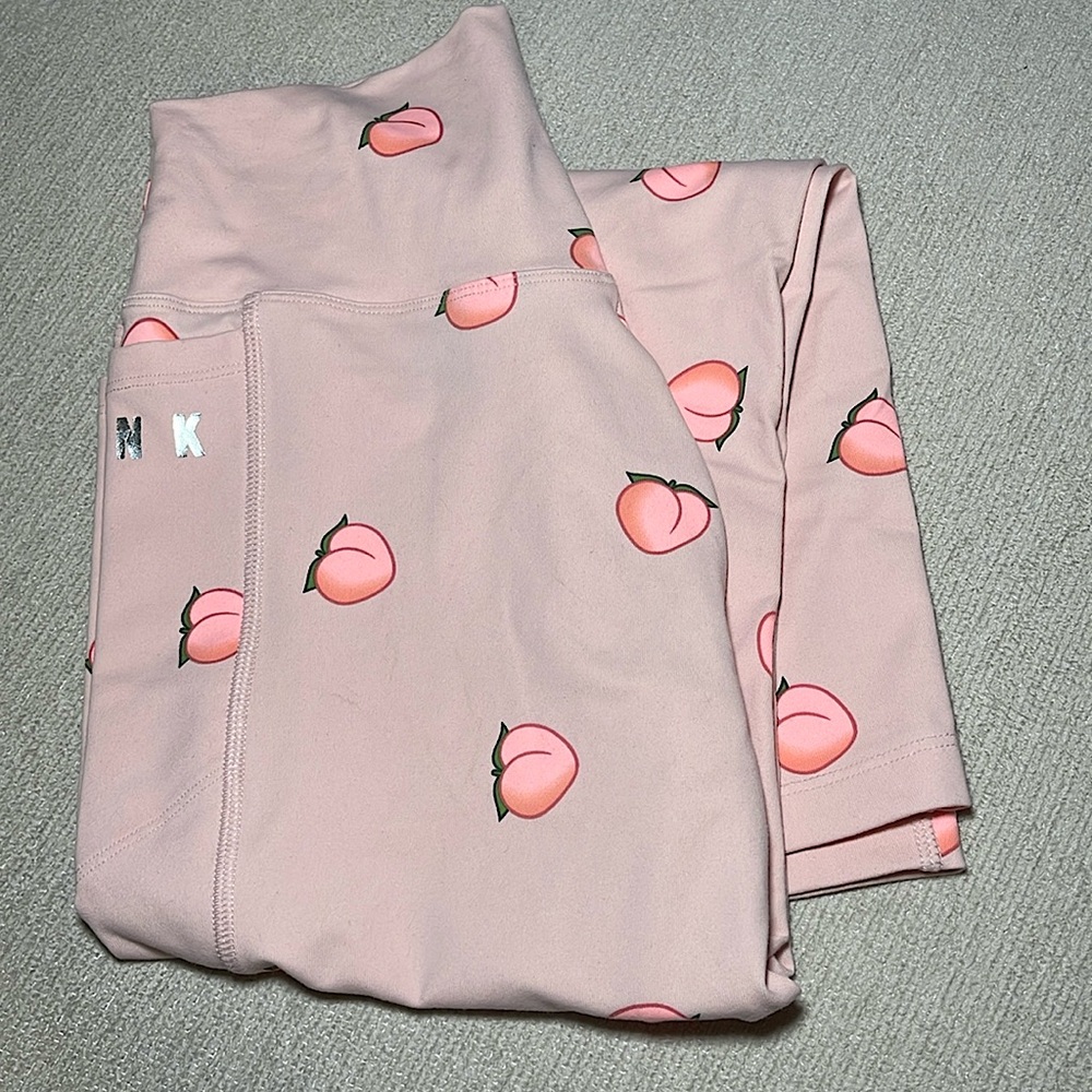 Victoria’s Secret PINK Peach Ultimate Leggings Size Small